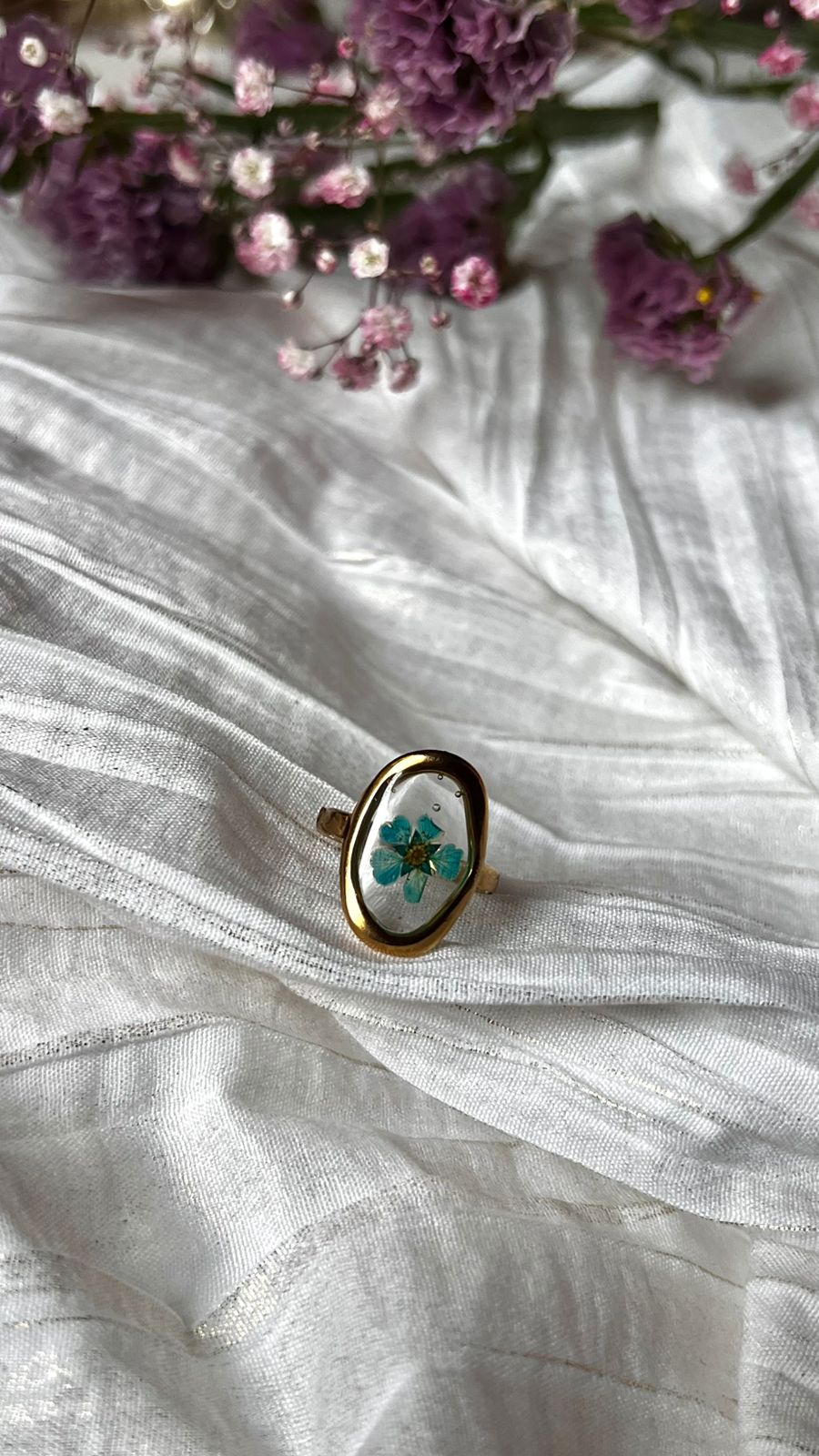 Flower ring in blue