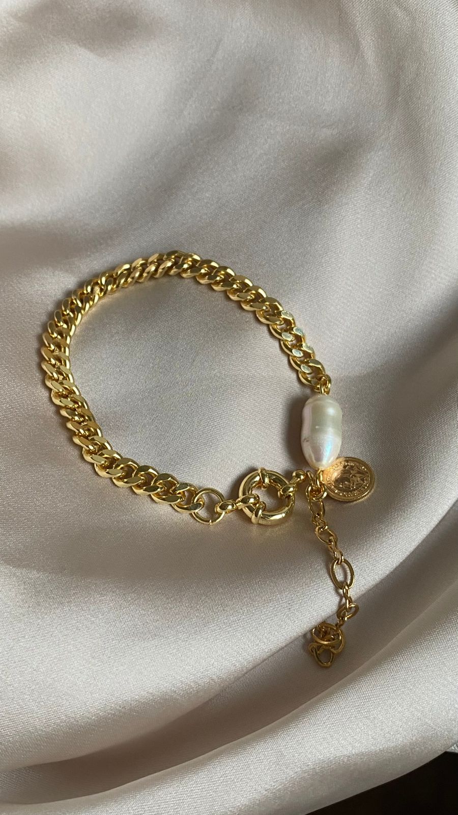 Lady coin bracelet