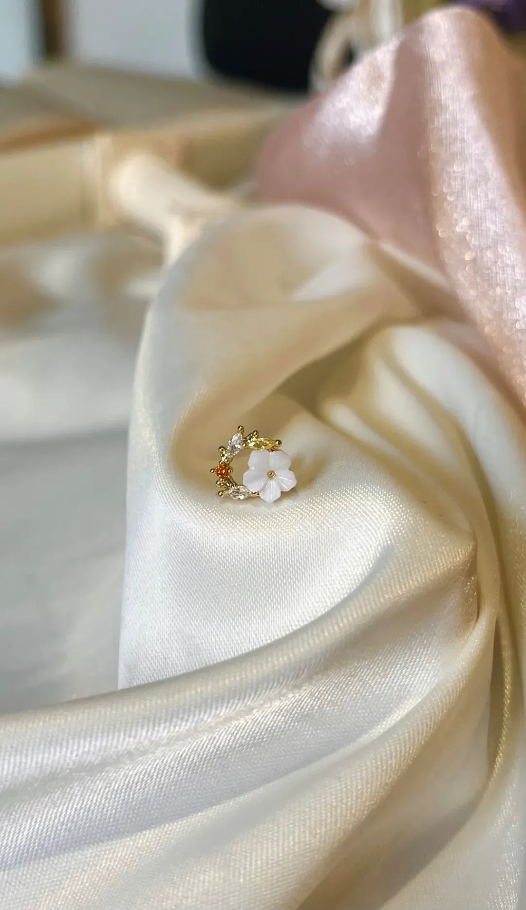 Shiny White Flower Piercing